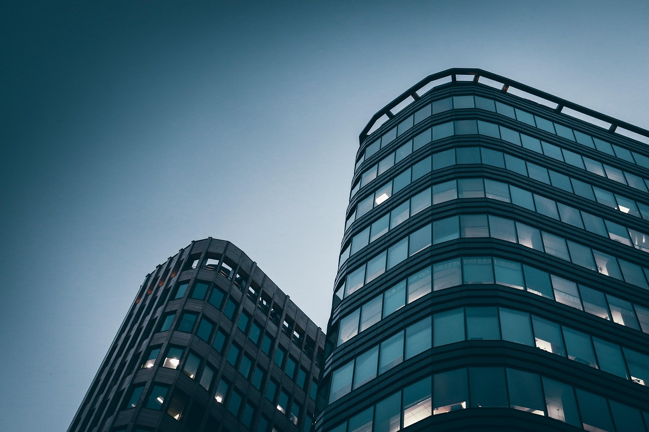 Building, city, business — Boost retention through competitive construction foreman pay