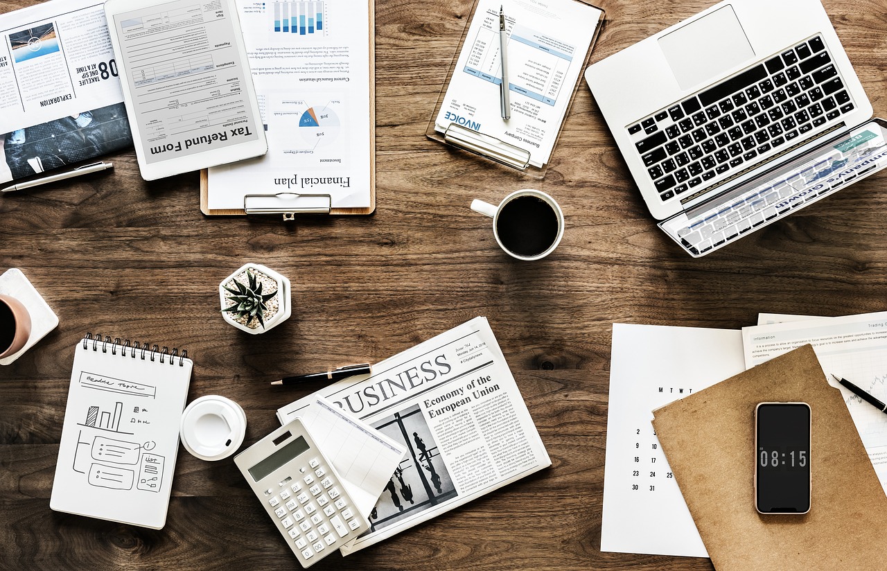 Desk, work, business — Finding Reliable Online Sources for Weed in Canada